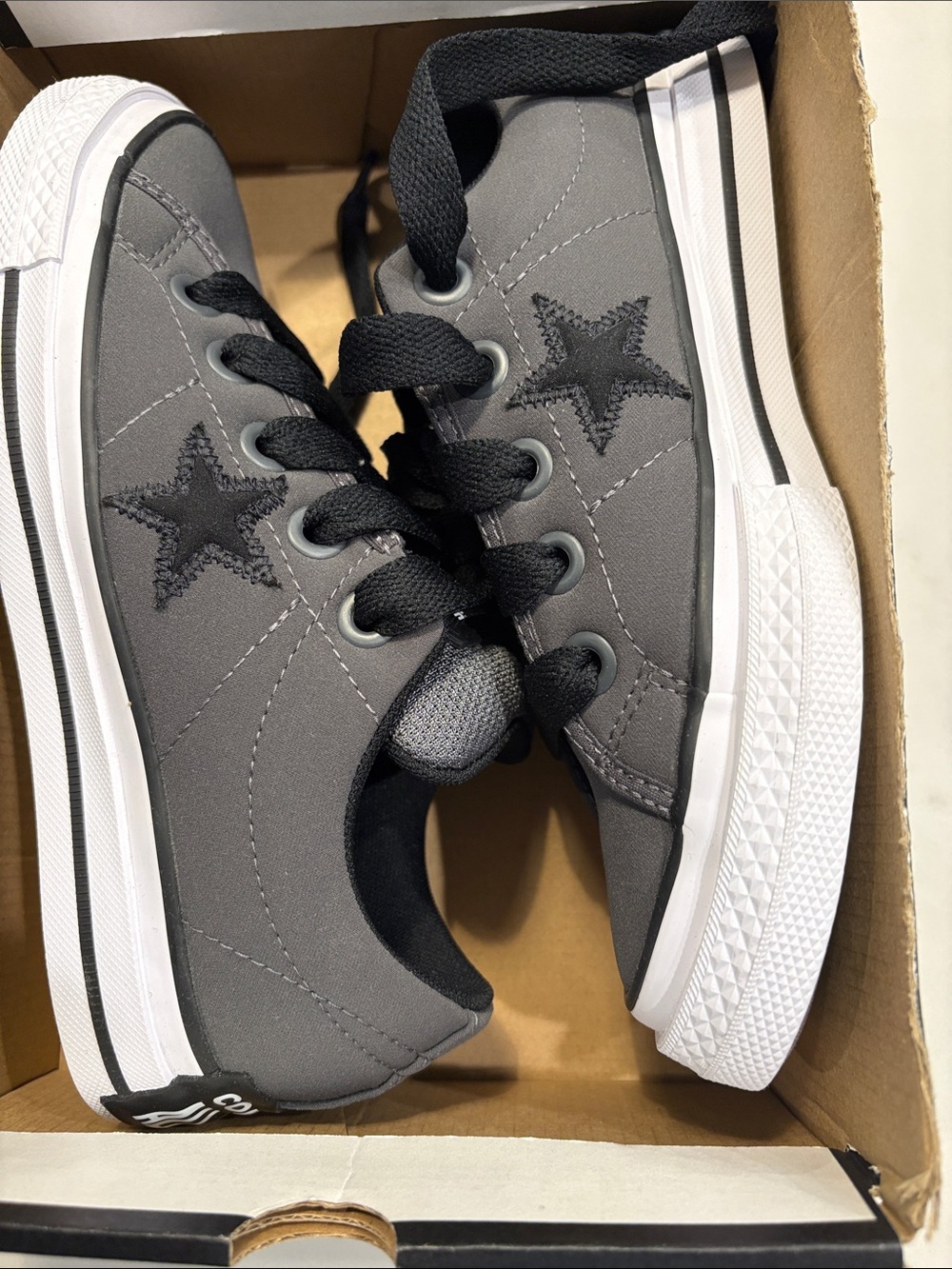 Converse unisex  Gray Canvas Low-Top Sneakers with Black Star
